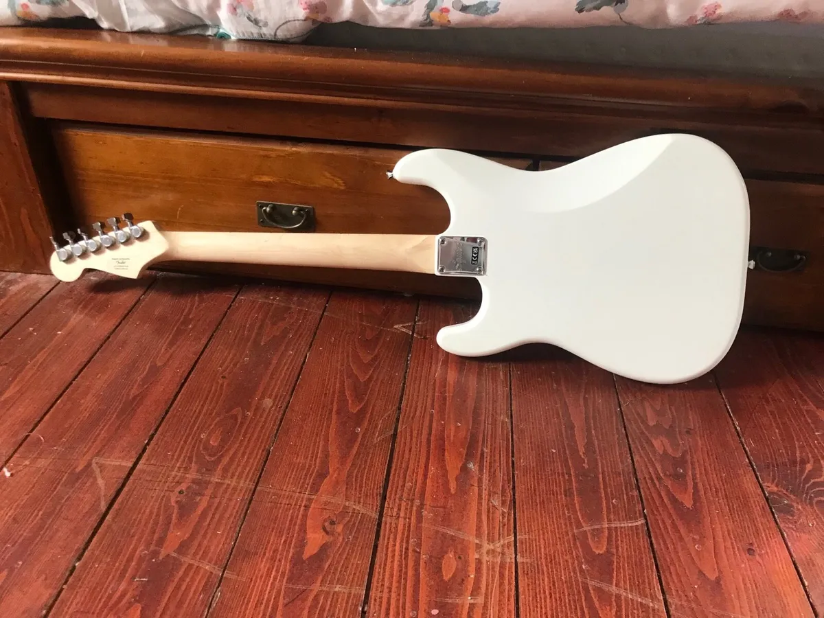 Fender squire sonic stratocaster - Image 2