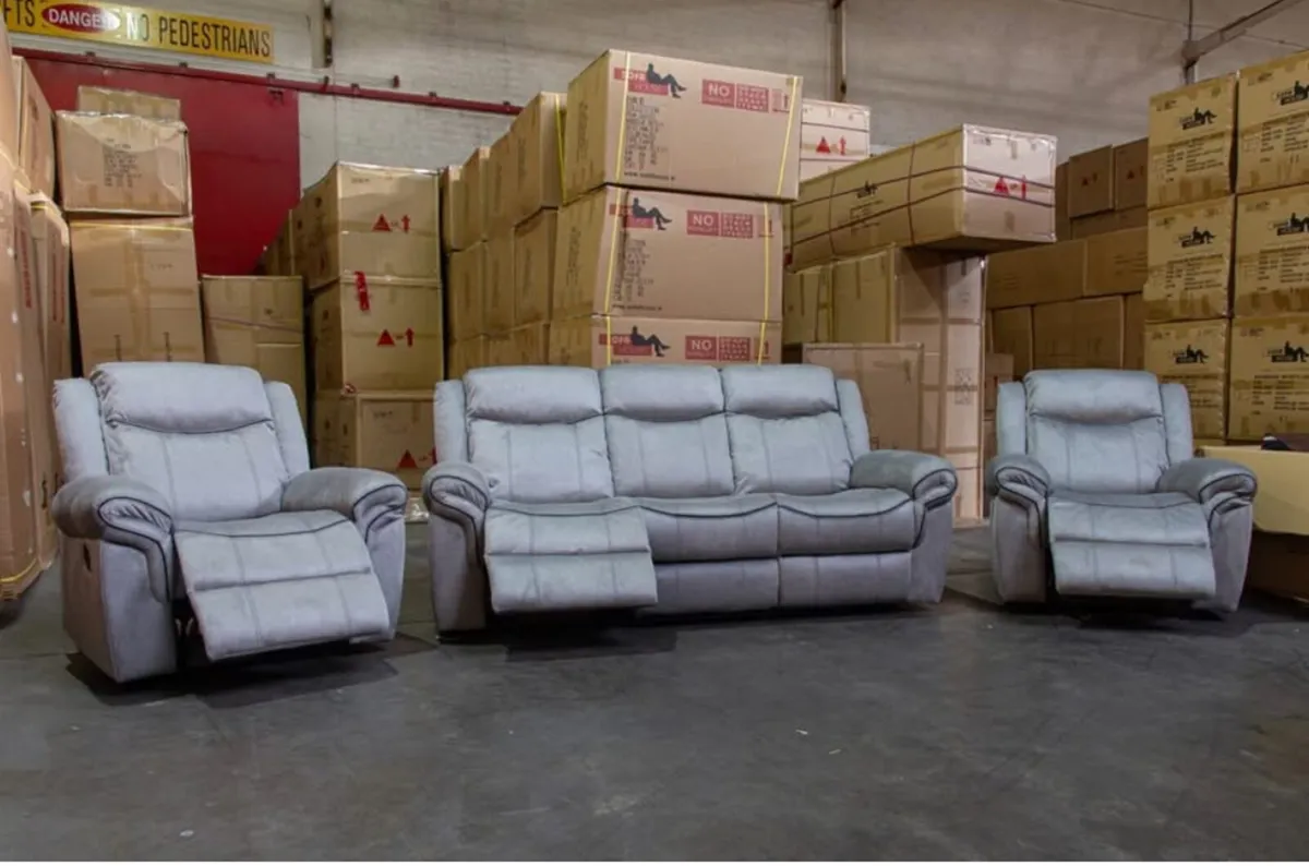 Brand new 3+1+1 sofas all recliner