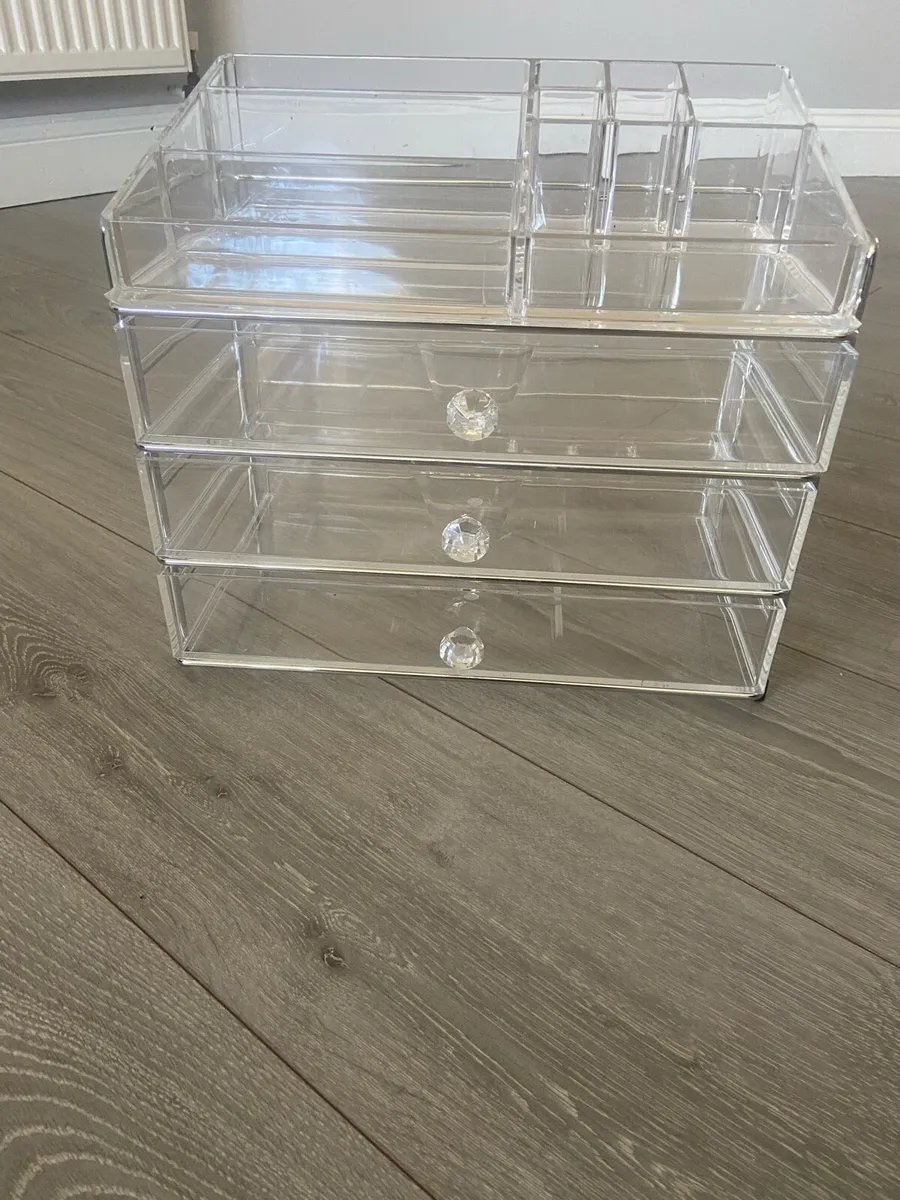 Makeup storage - Image 1