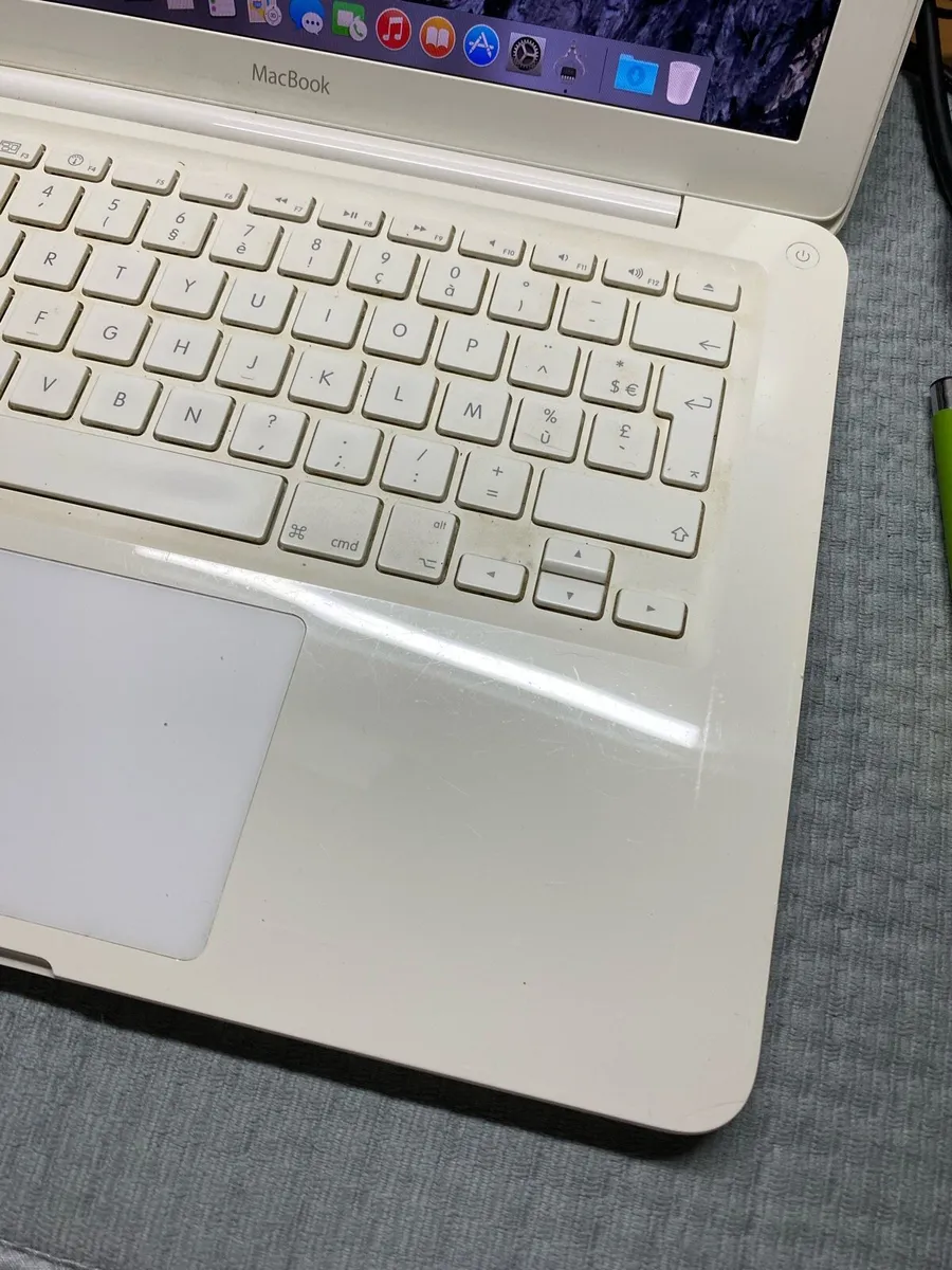 Old MacBook 13 for sale - Image 2