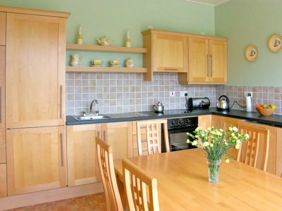 Holiday Cottage - available Jun 18-21 - Image 3