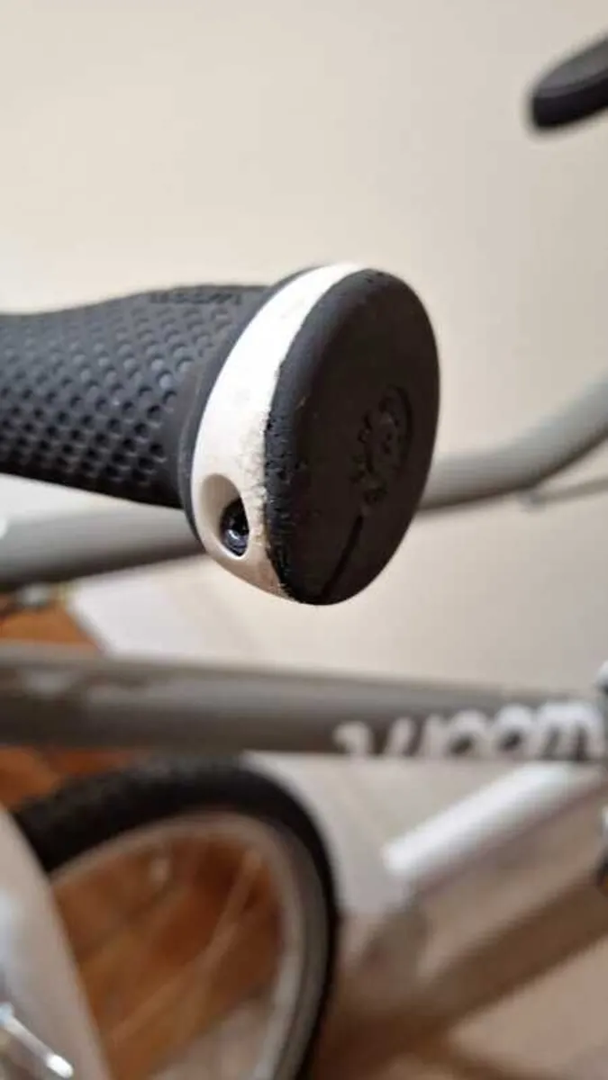 Woom 5 Kids Bike 24'' Weels - Image 3