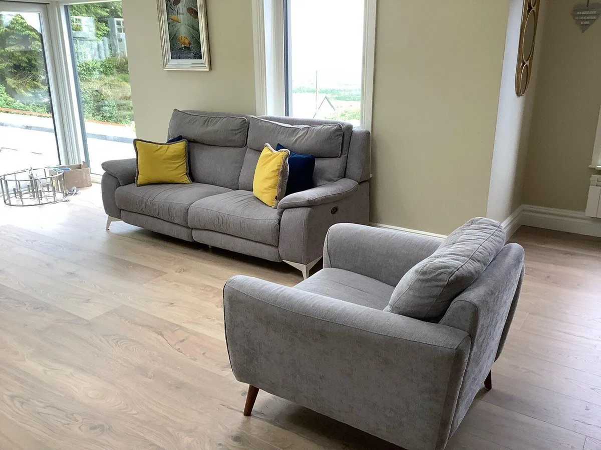 3 seater electric recliner & 1 seater - Image 1