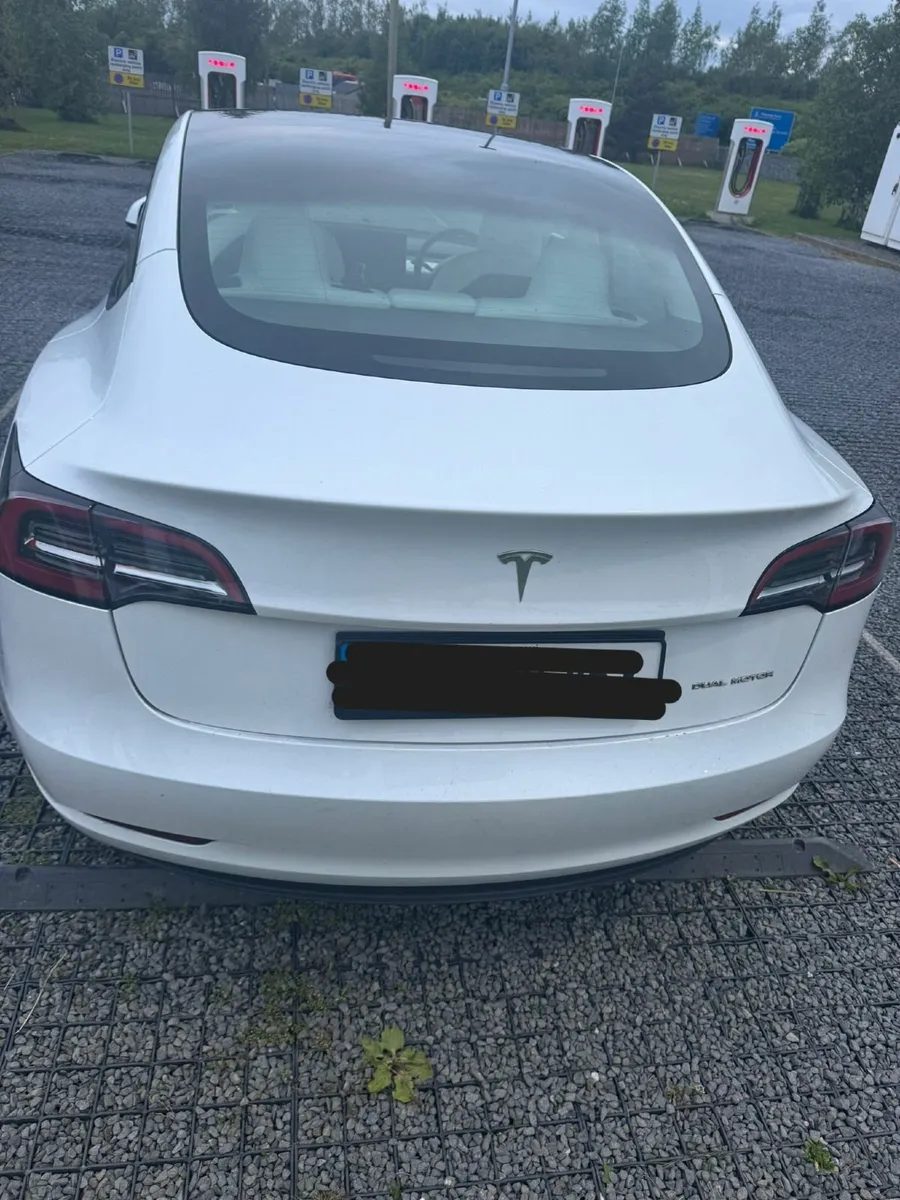 Tesla Model 3 2023 - Image 3