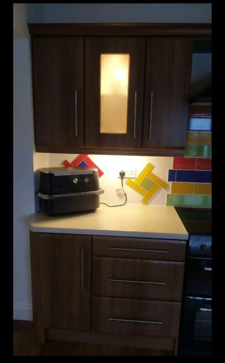 Full kitchen and floor - Image 2