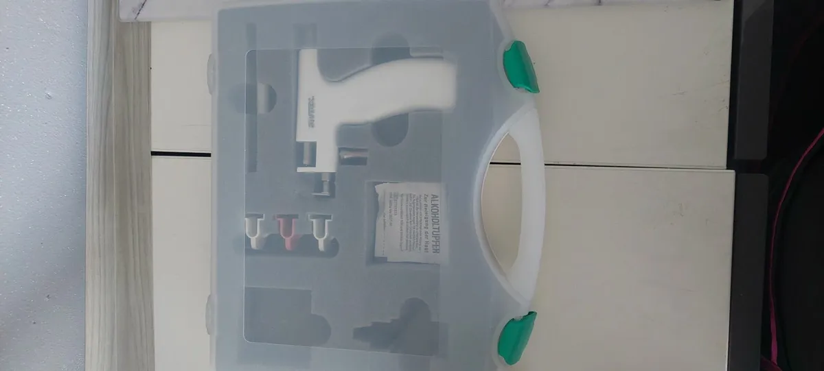 Ear piercing gun - Image 1