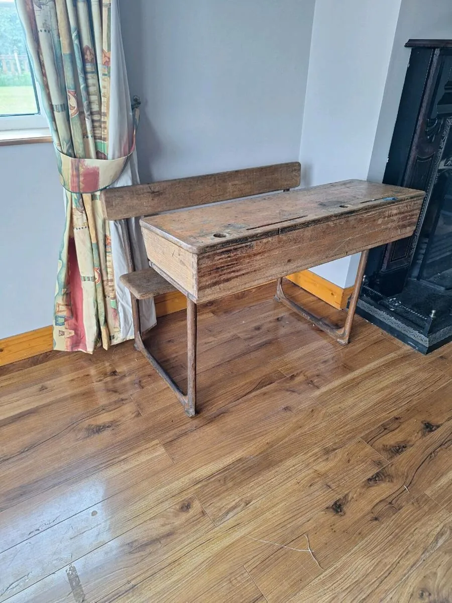 Old school desk - Image 1