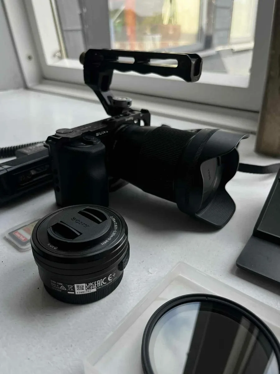 Sony ZV‑E10 Video Creator Bundle – Excellent Condi - Image 3