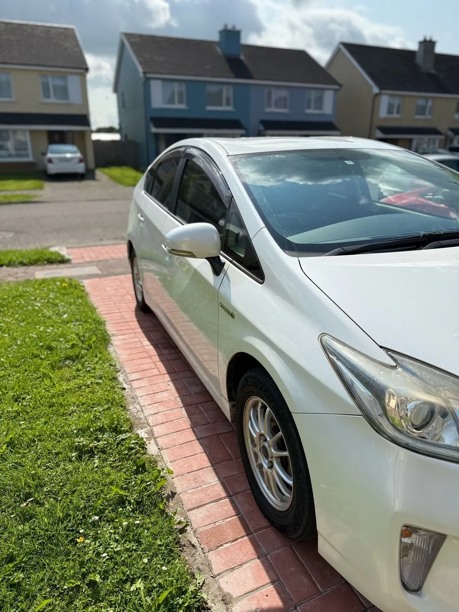 Toyota Prius 2013 Fresh Japanese Import - Image 3
