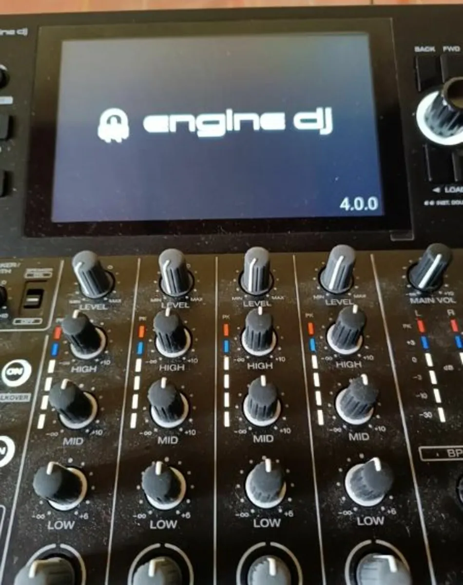 Denon DJ SC Live 4 DJ Controller - Image 3