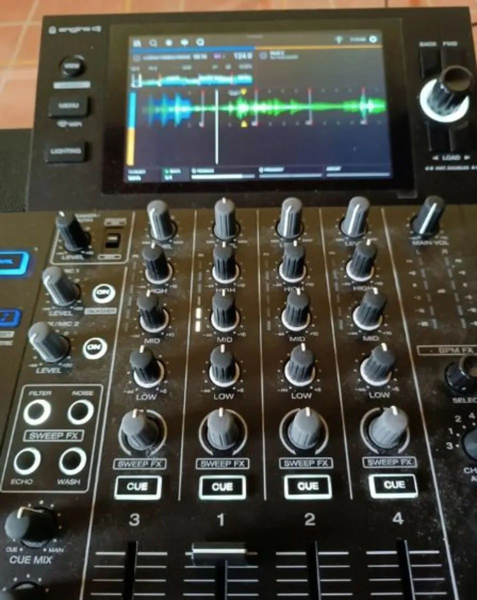 Denon DJ SC Live 4 DJ Controller - Image 4