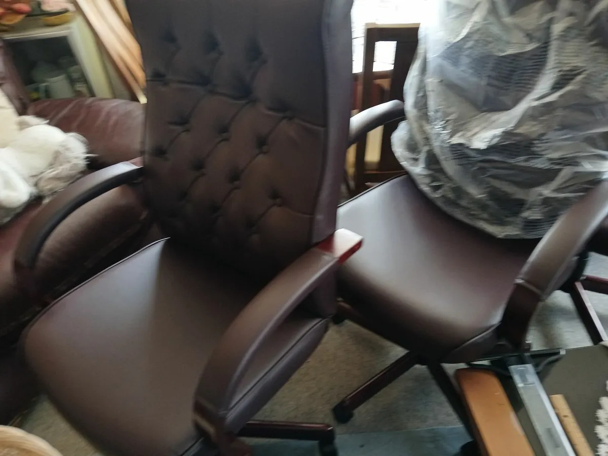 Office chair new ...chesterfeild...delivered - Image 2