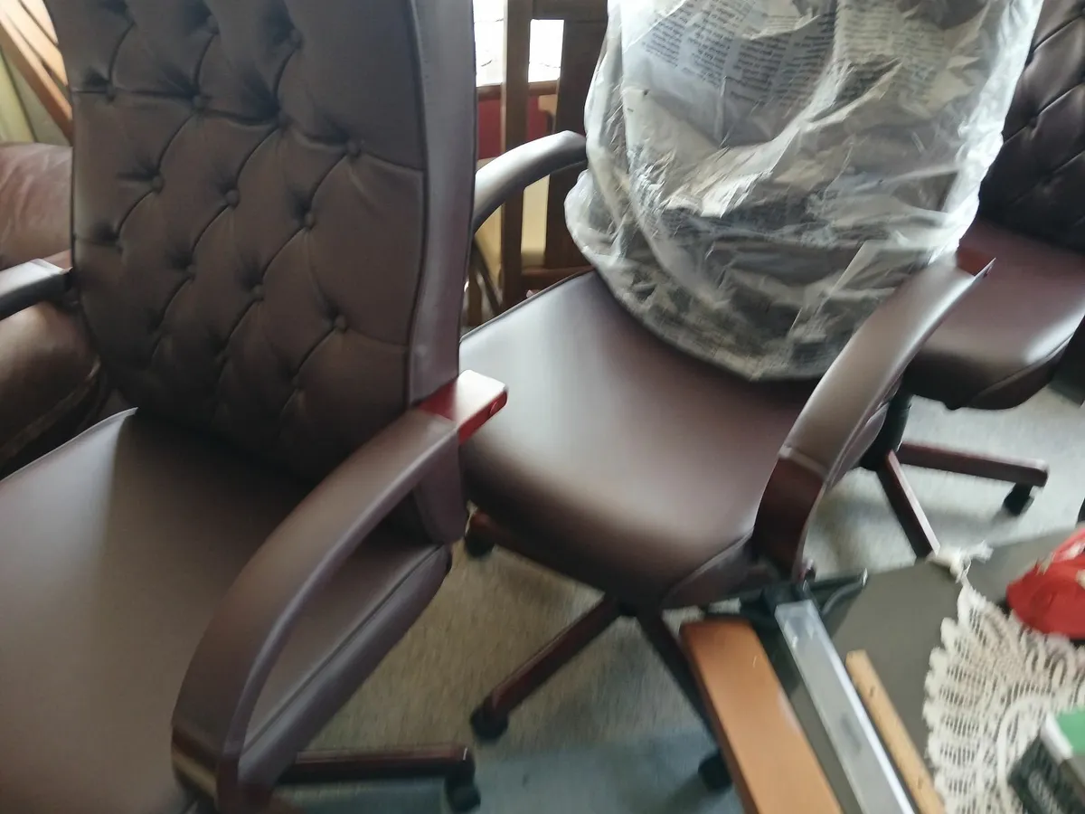 Office chair new ...chesterfeild...delivered - Image 4