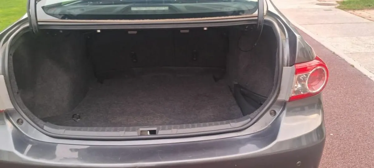 Toyota Corolla 2011 - Image 3