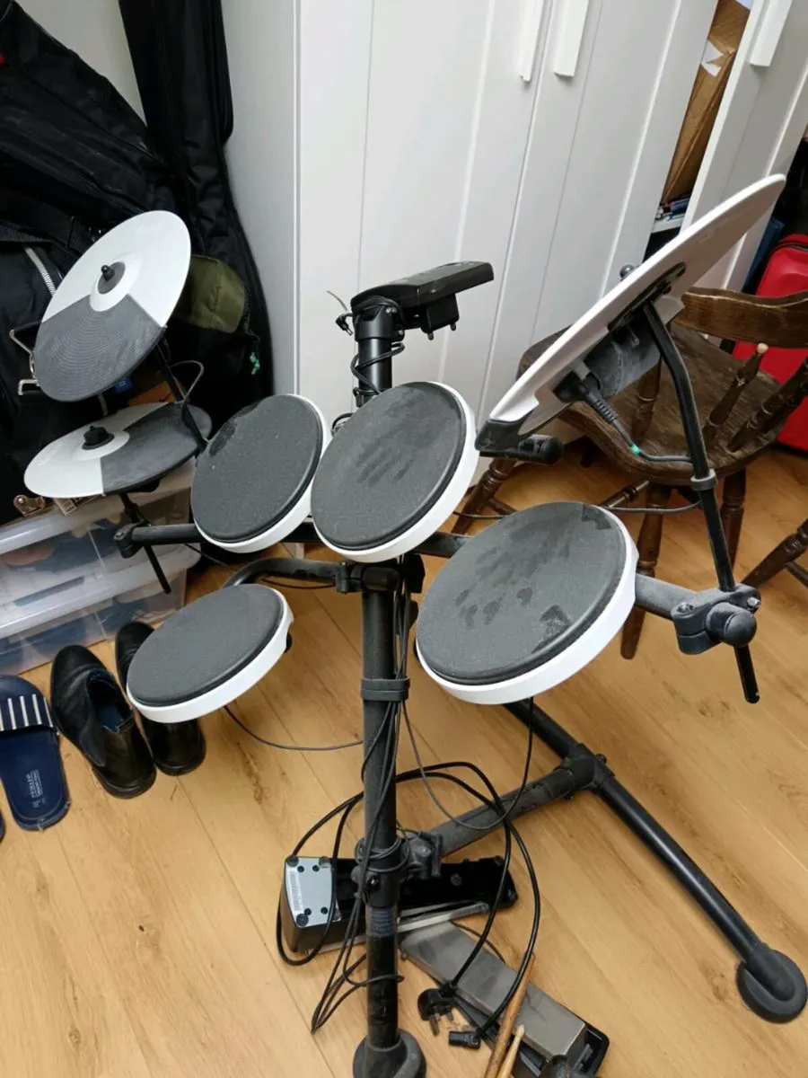 Electronic drum kit