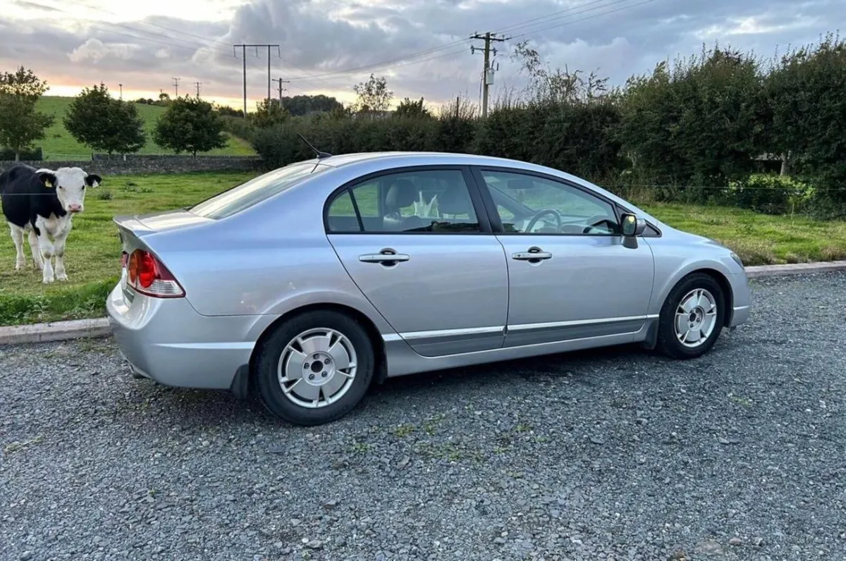 Honda civic hybrid for sale with fresh NCT - Image 1