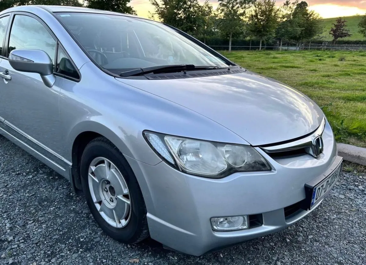 Honda civic hybrid for sale with fresh NCT - Image 2