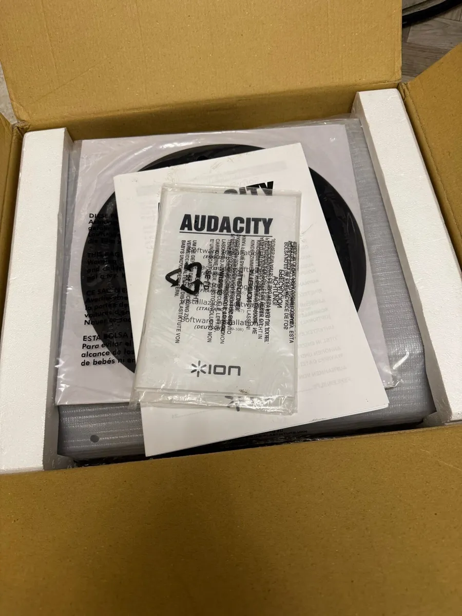 Turntable - Image 2