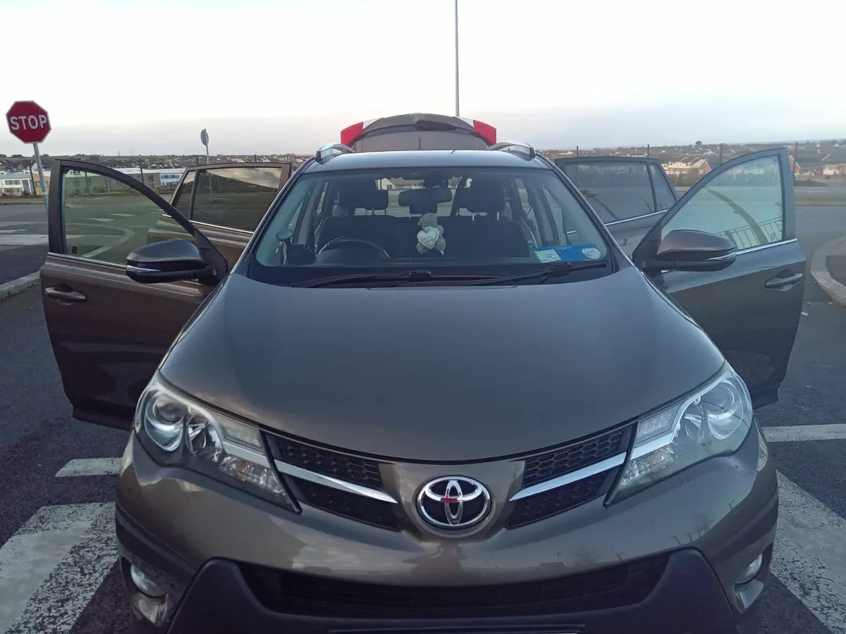 Toyota RAV4 2015 - Image 2
