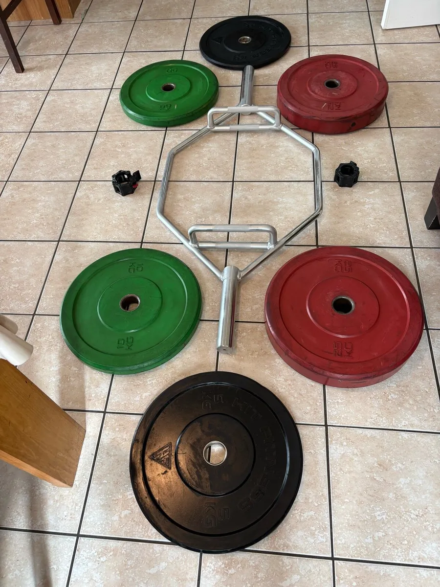 OLYMPIC HEX SHRUG DEADLIFT BAR + BUMPER WEIGHTS. - Image 2
