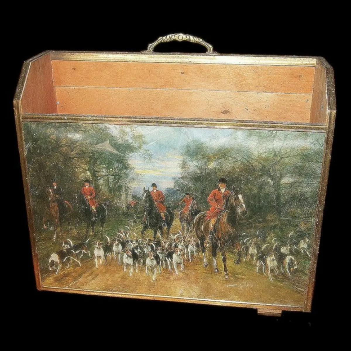 Vintage 'Hunting Scene' Magazine Rack - Image 1
