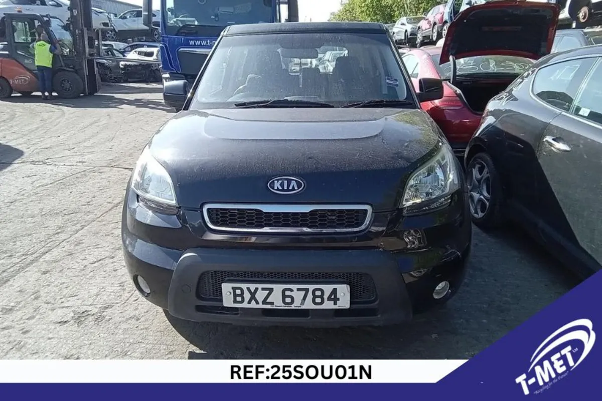 2011 KIA SOUL BREAKING FOR PARTS - Image 2