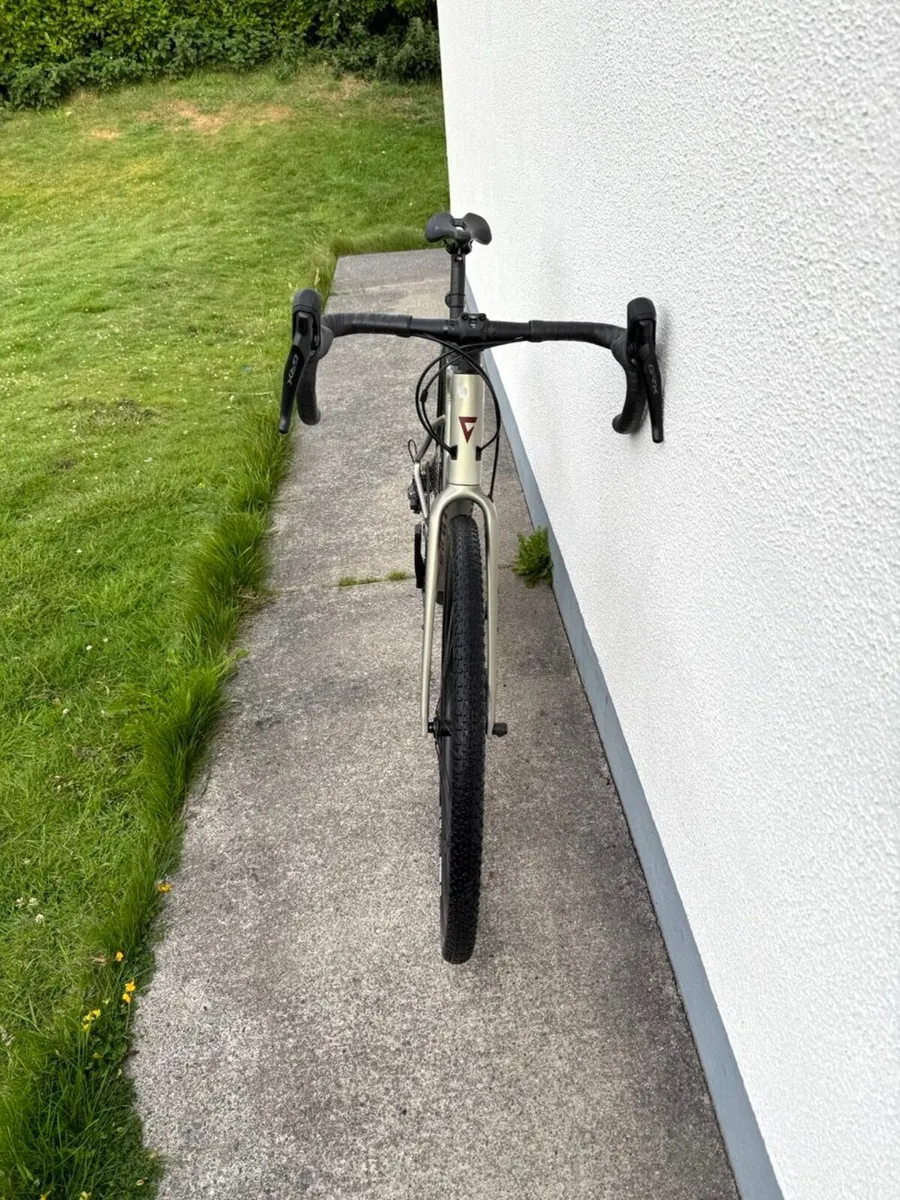 Giant Revolt Advanced 2 Gravel bike - 1 Month old - Image 2