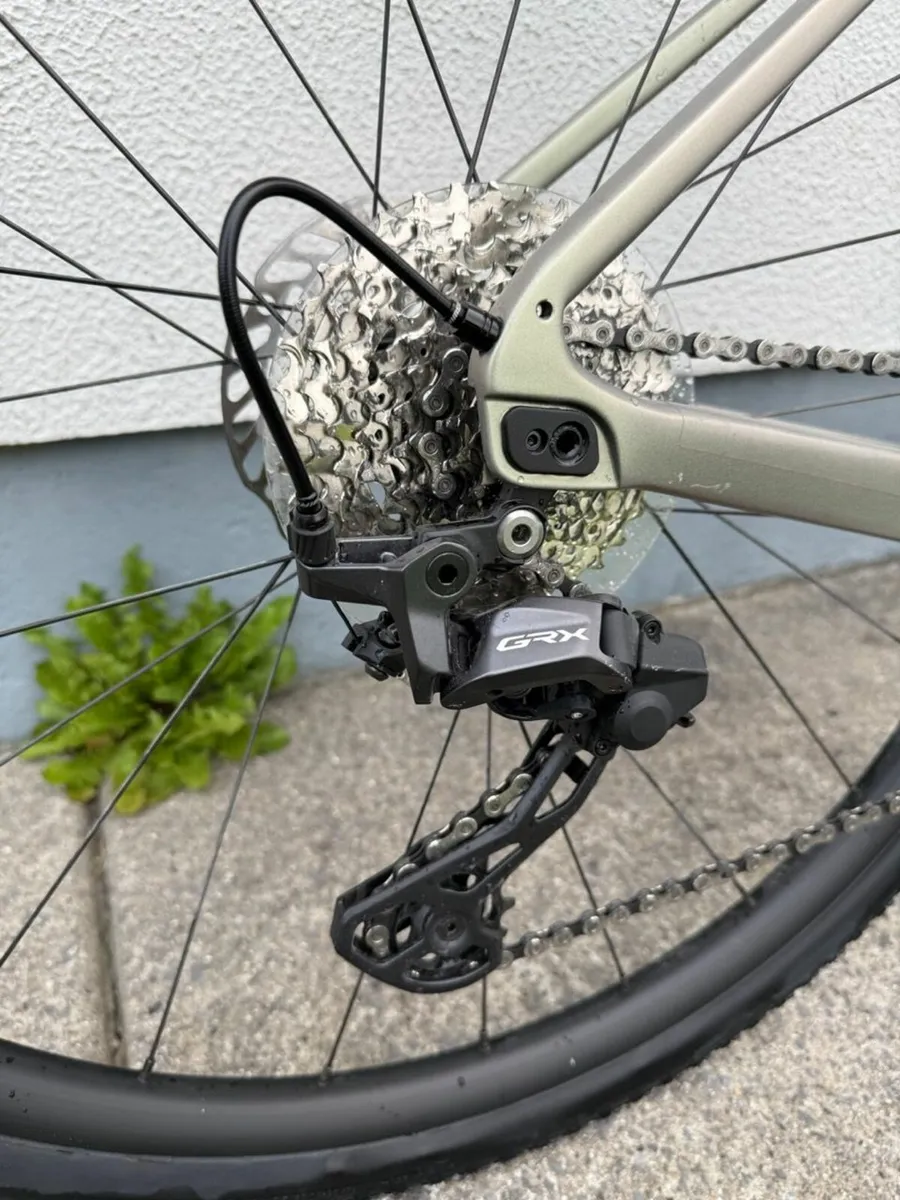 Giant Revolt Advanced 2 Gravel bike - 1 Month old - Image 3