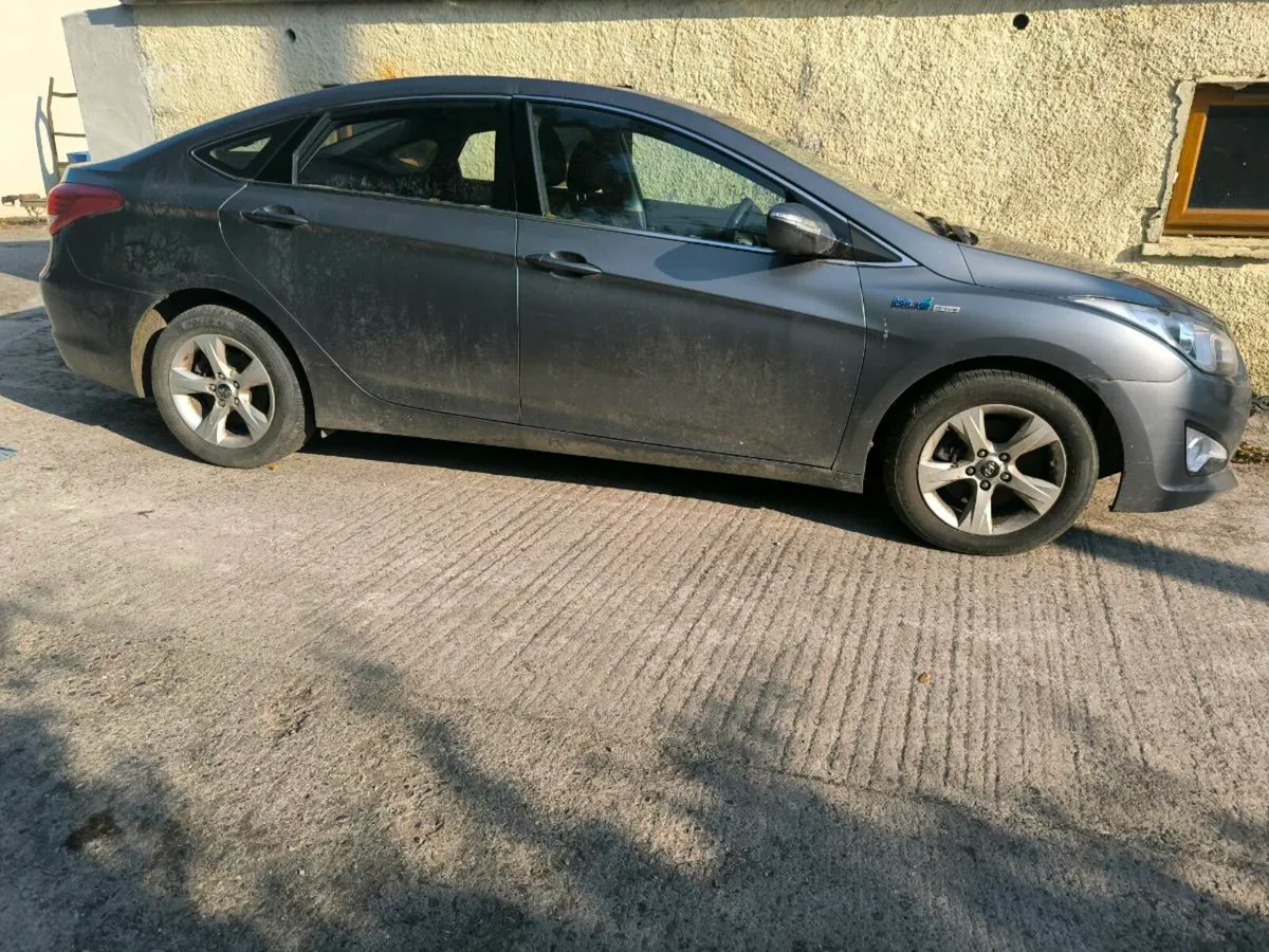 Hyundai i40 good engine no damage - Image 2