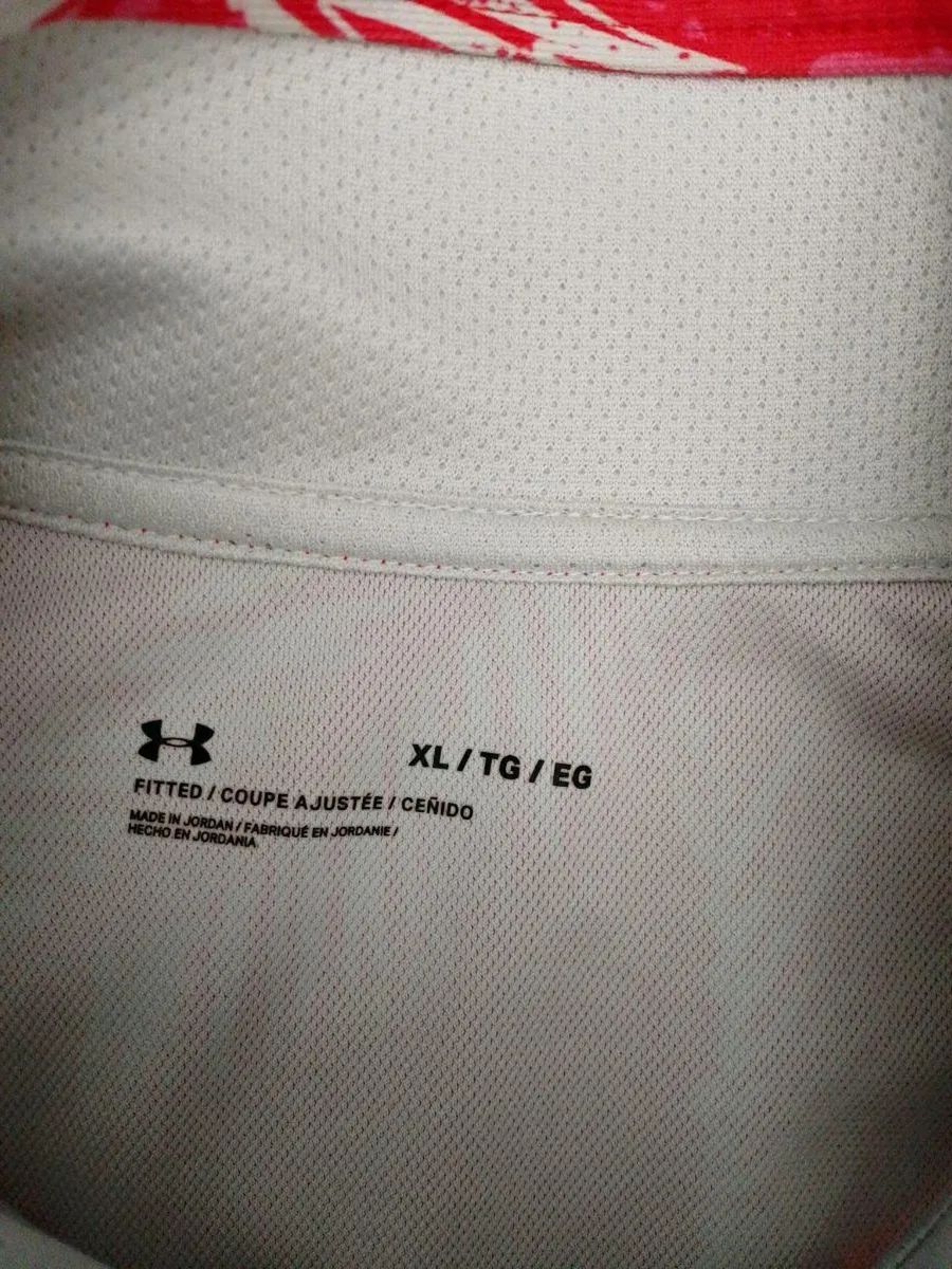 Under Armour  zip up - Image 3