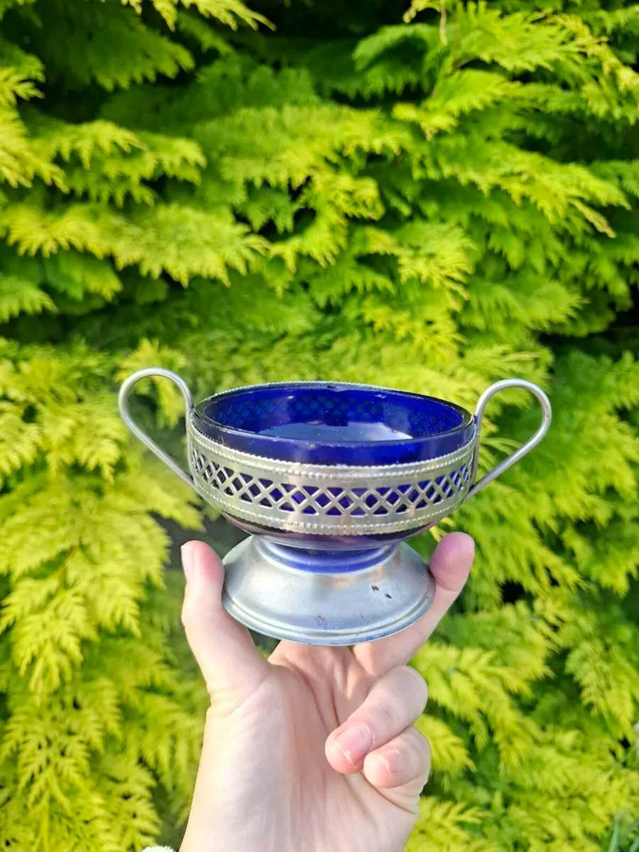 Vintage glass blue sugar bowl postage possible