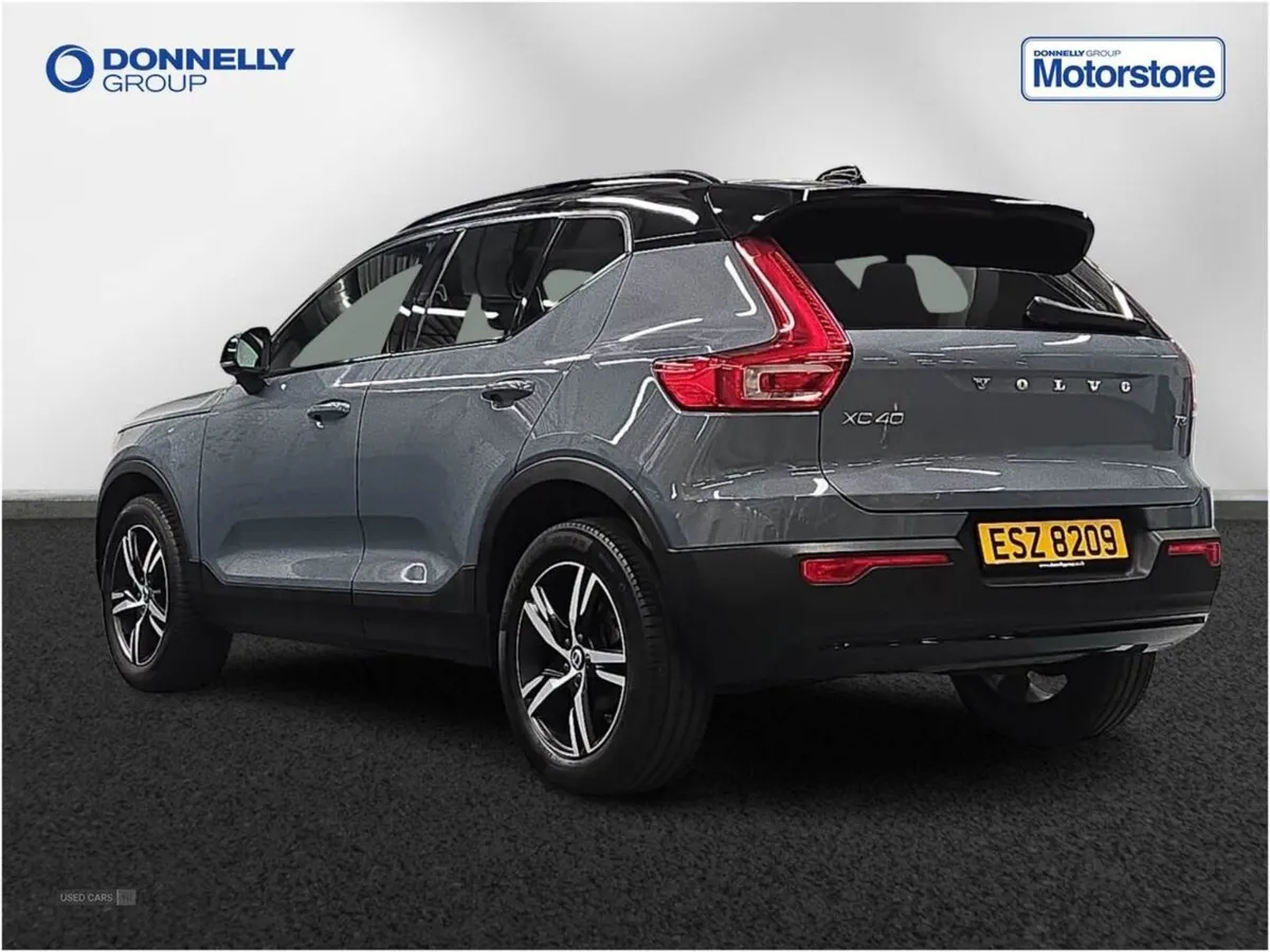 Volvo XC40 1.5 T3  163  R Design 5dr Geartronic - Image 2