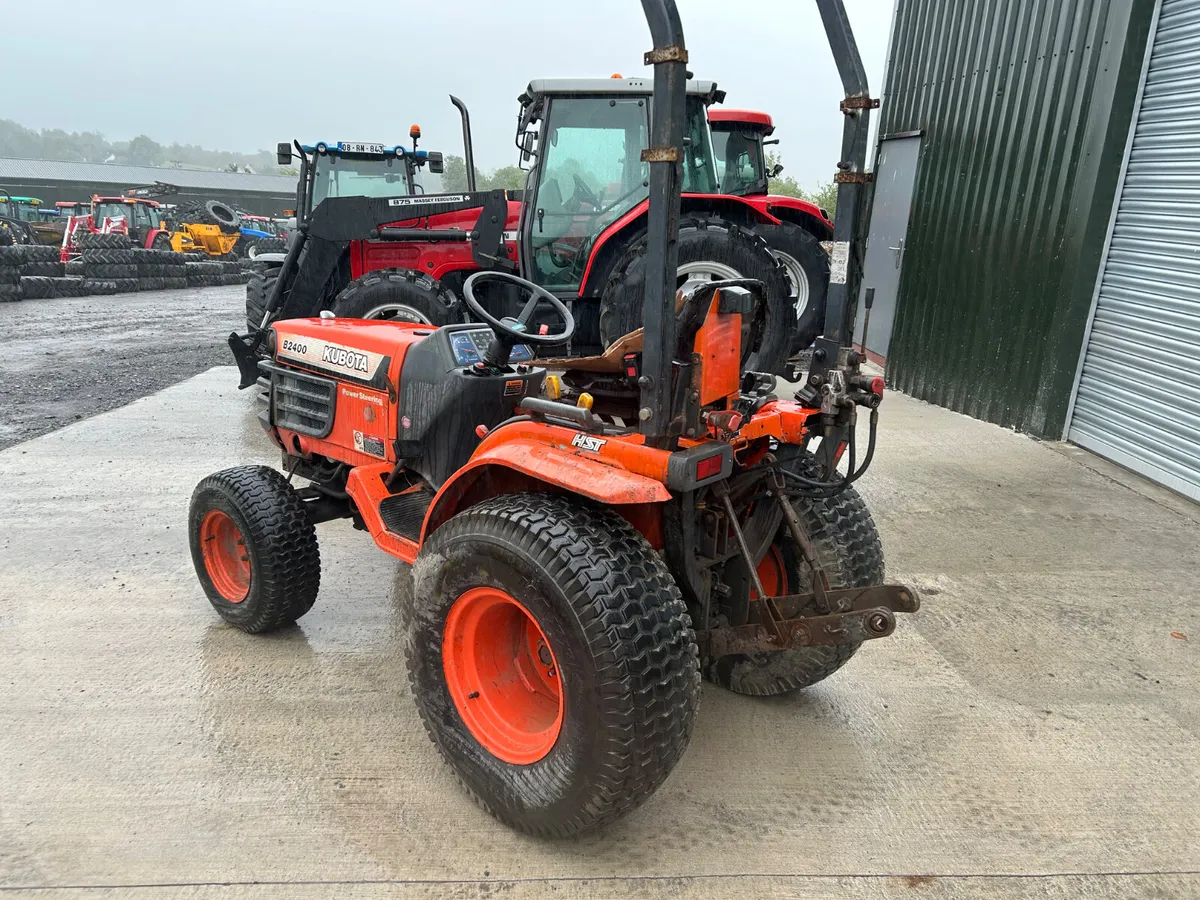 Kubota B2400 HST Compact Tractor - Image 4