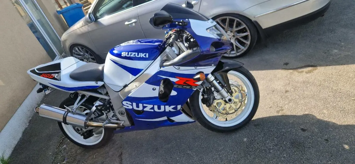 Suzuki Gsxr 750 (MINT) LOW MILAGE - Image 3