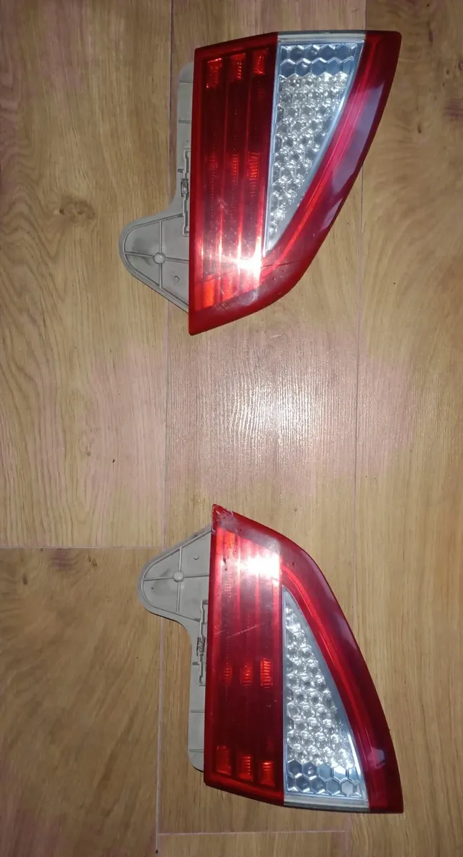 Ford Mondeo Tail Lights - Image 2