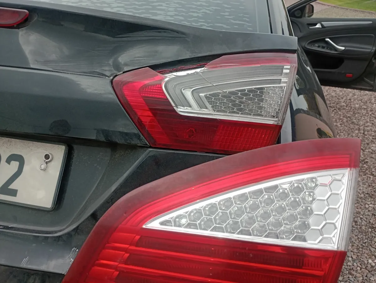 Ford Mondeo Tail Lights - Image 3