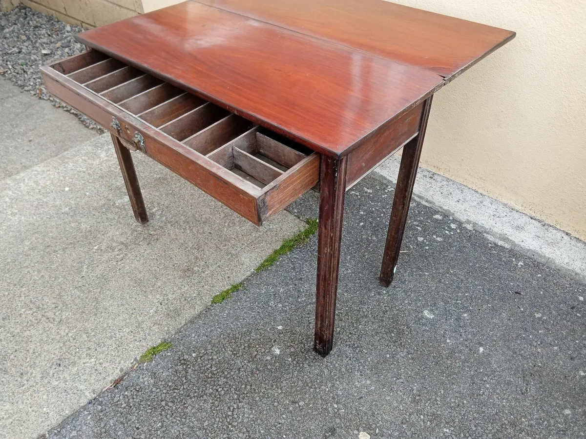 Old card table - Image 1