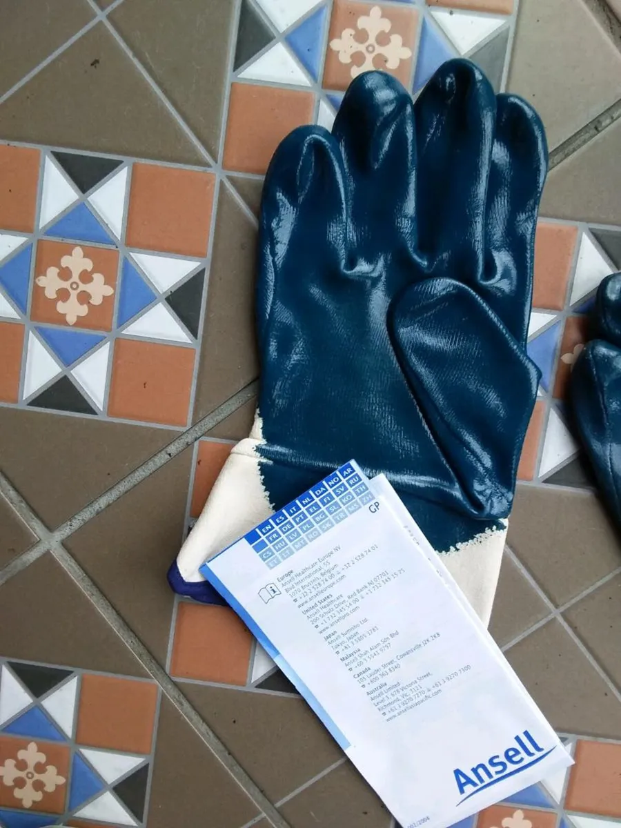 Pvc  gloves  to clear  1euro pr - Image 3