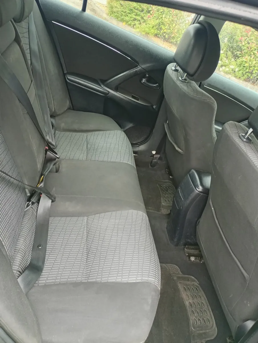 Toyota Avensis 2011 - Image 4