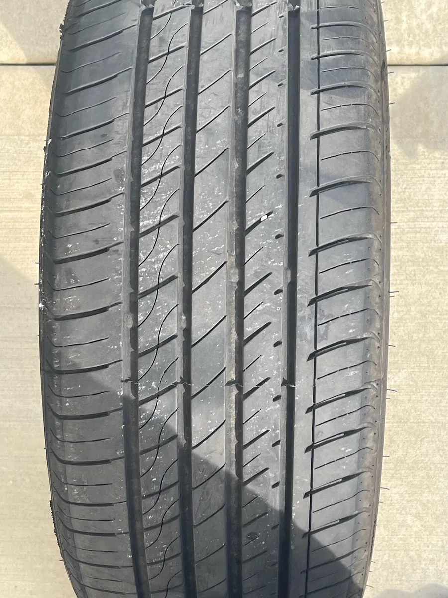 Tyres x2 - 225/40ZR19 - Image 3
