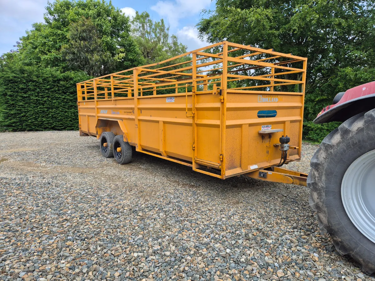 28 ft Rolland Livestock Trailer. - Image 1