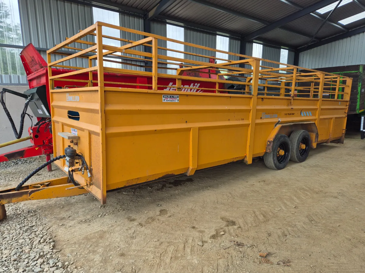 28 ft Rolland Livestock Trailer. - Image 2