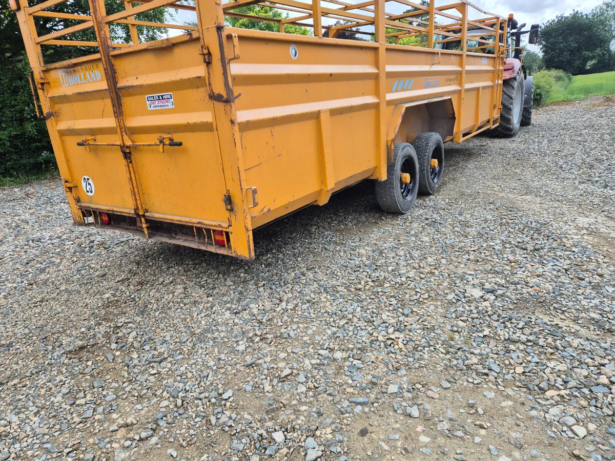 28 ft Rolland Livestock Trailer. - Image 3