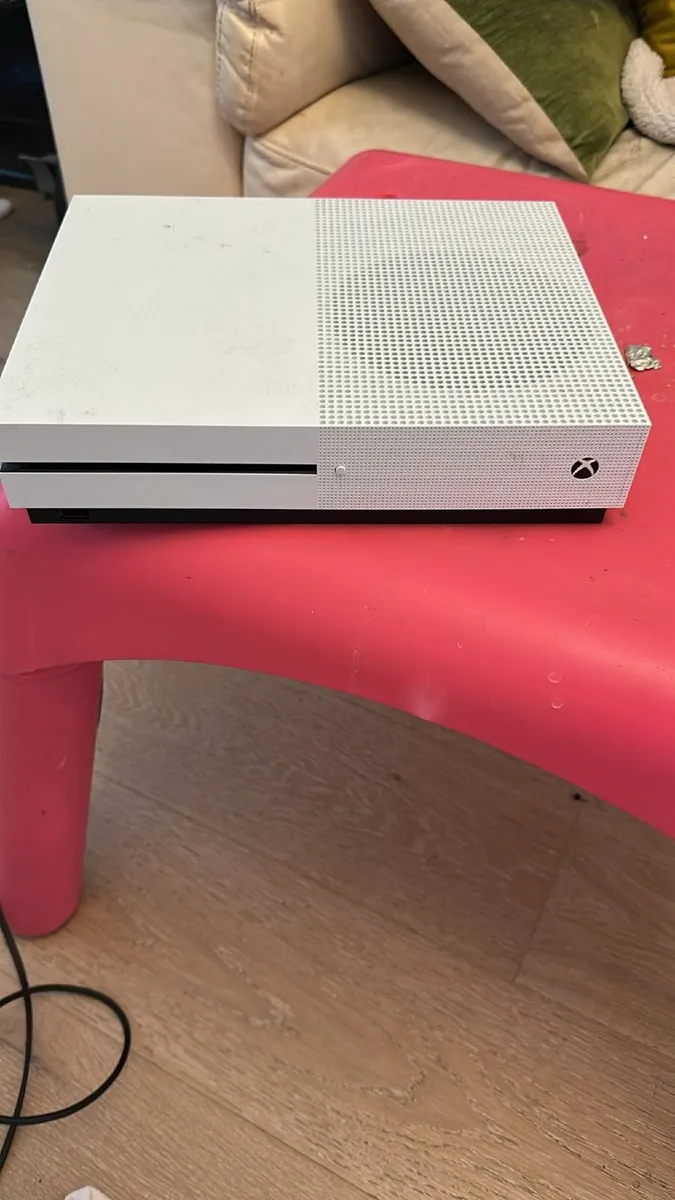 XBOX One S and Steering Wheel/Pedals - Image 3