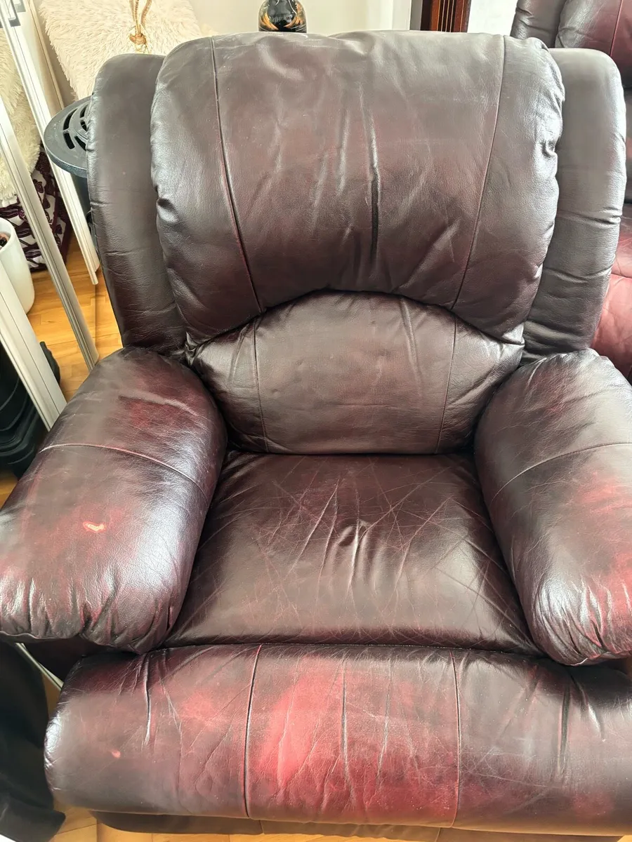 3-1-1 leather sofa for sale - Image 2