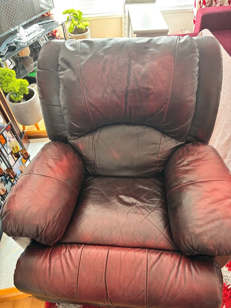 3-1-1 leather sofa for sale - Image 3