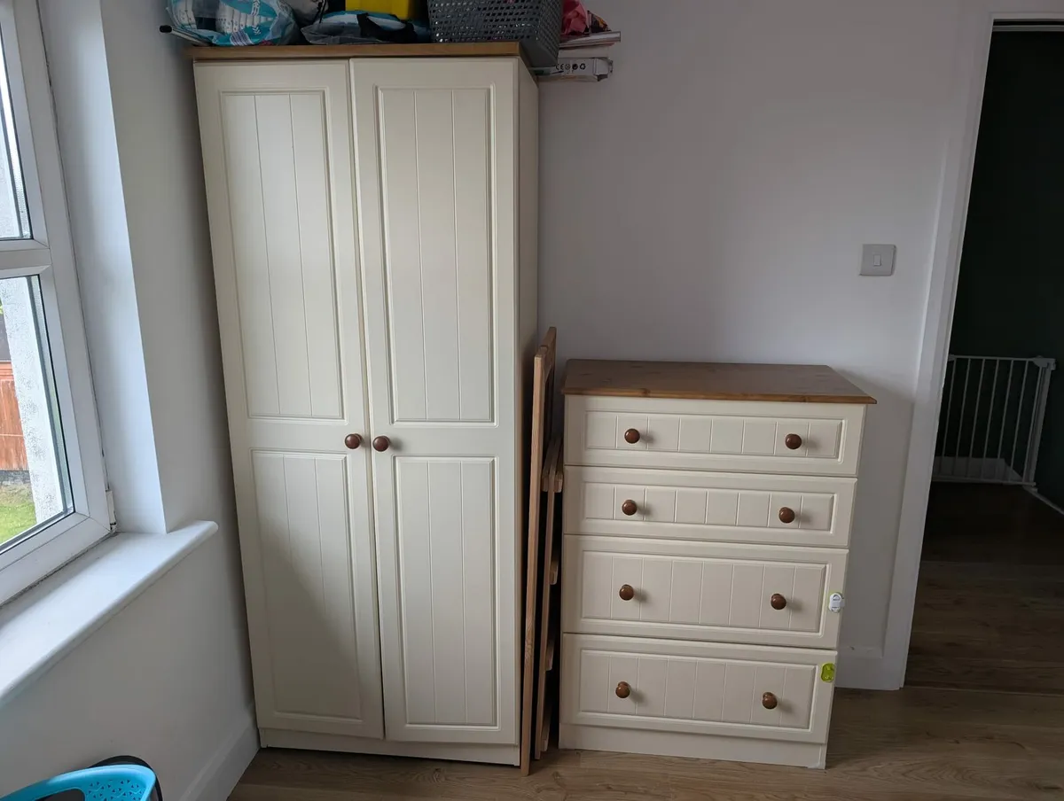 Double bed with matching drawers, wardrobe - Image 2