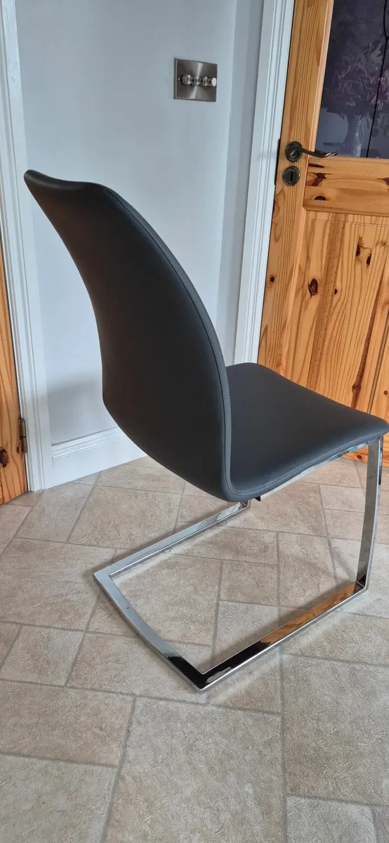 4 kitchen/dining chairs - Image 3