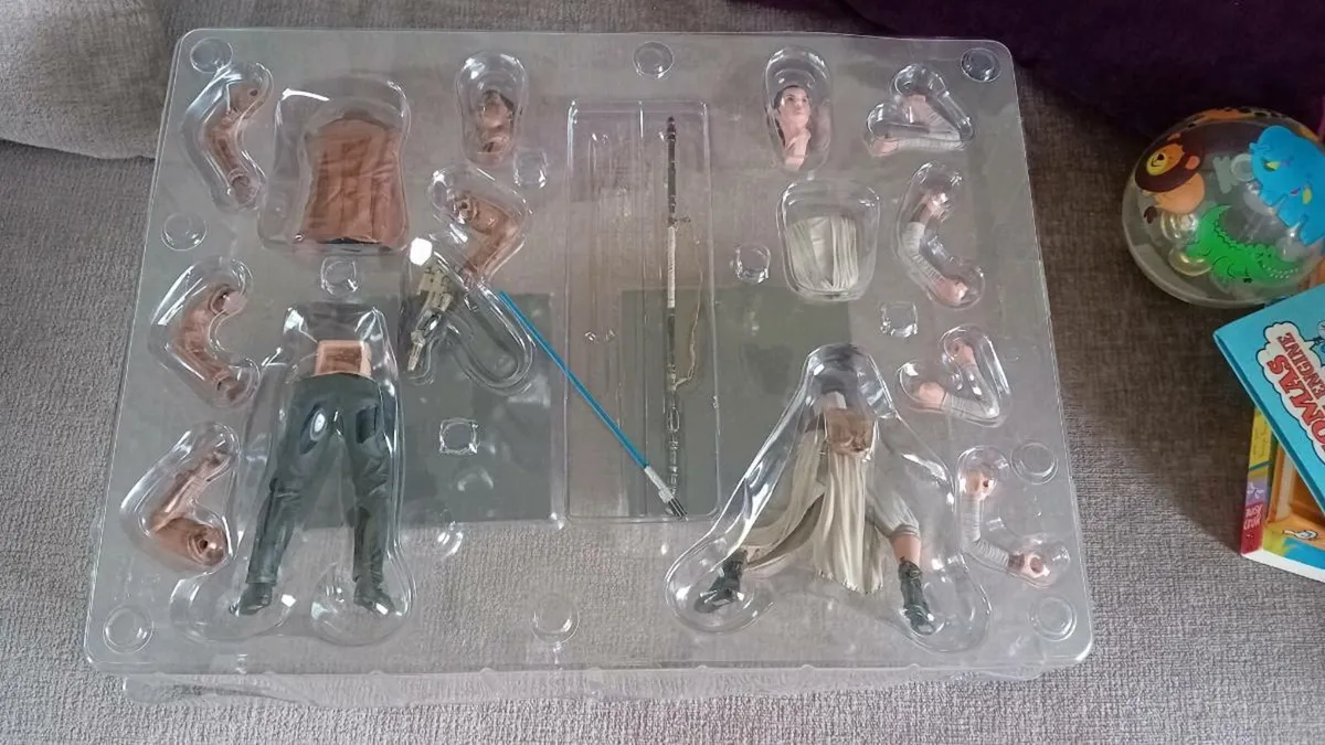 Star Wars Rey and Finn 1/10 scale Kotobukiya - Image 4