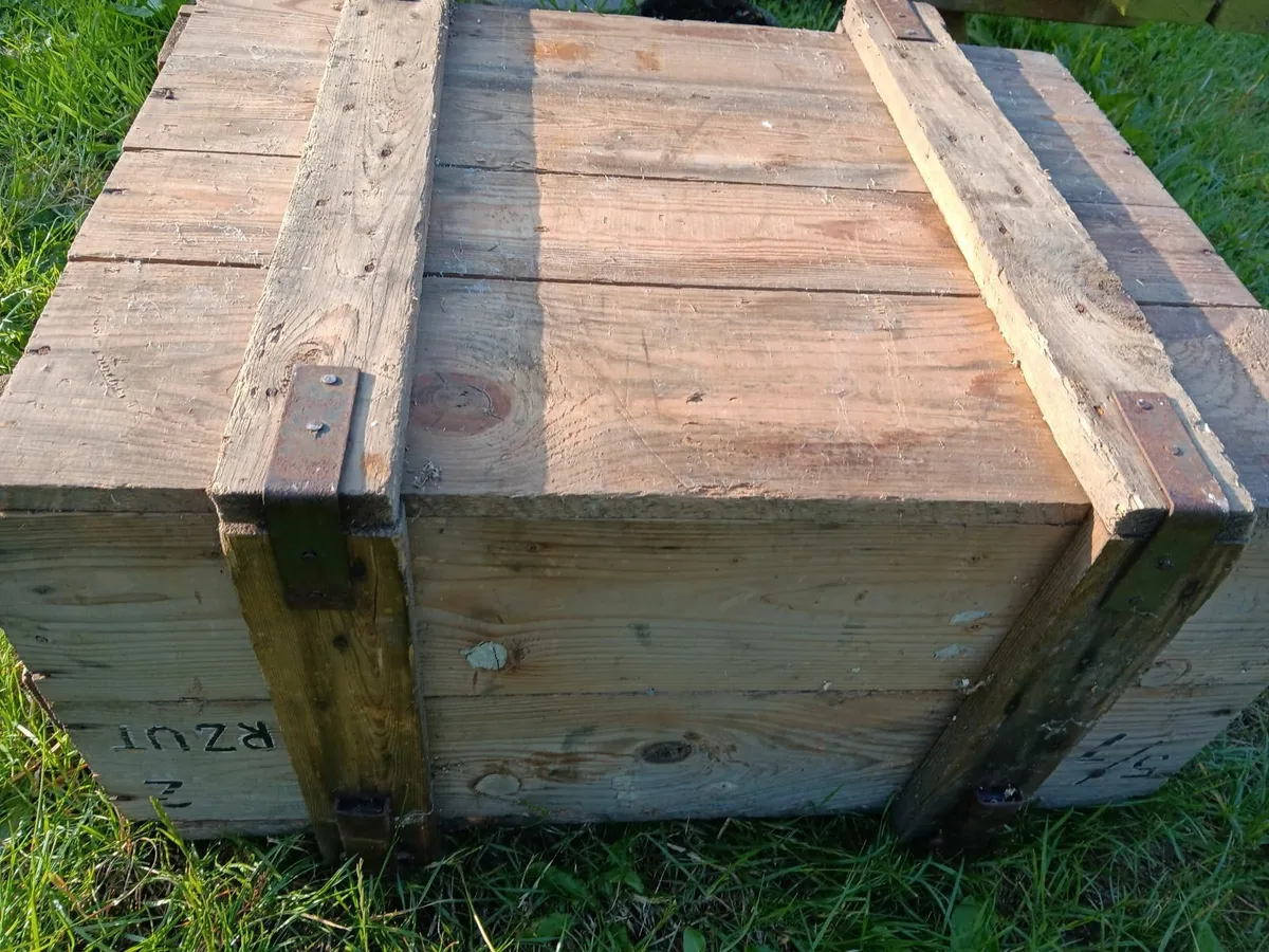 Rustic  wooden box - Image 2